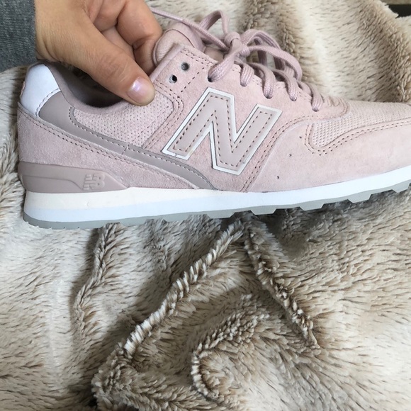 NWOB NEW BALANCE 696 suede sneaker - Picture 4 of 4